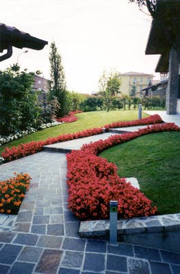Giardinieri progettazione giardini a bergamo via colognola ai colli ... Progettazione giardini bergamo